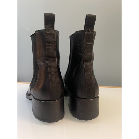 CHANEL Black Cap Toe Ankle Boots Size 40 US 9 Stretch Panel CC Logo - Picture 2 of 7